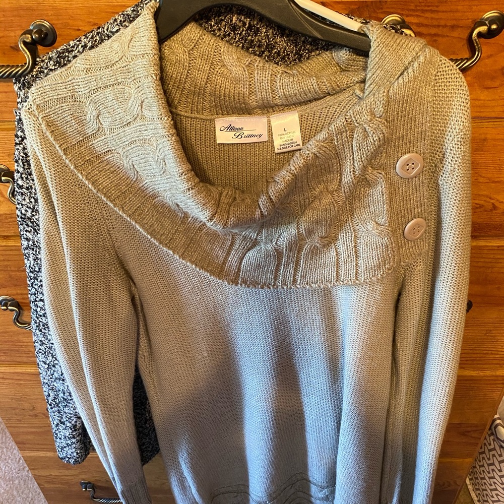 Sweaters - Picture 3 of 6